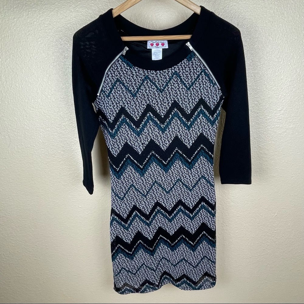 Trixxi | Chevron Pattern 3/4 Sleeve Knit Zipper Details Dress